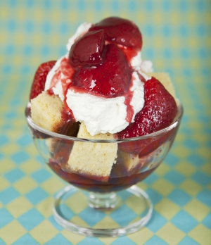 Wine-Soaked Strawberries with Butter Cake