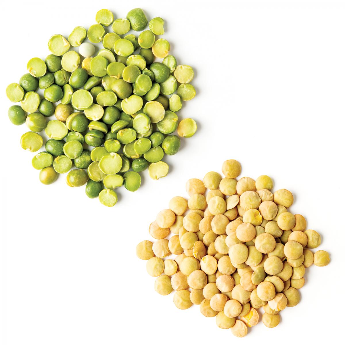 Two small piles of uncooked lentils and split peas