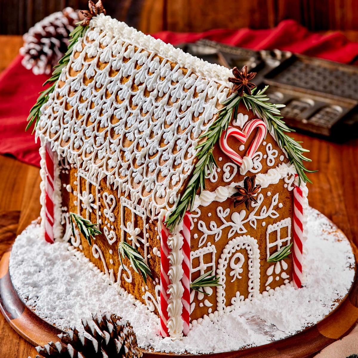 Gingerbread house with Stille family metal mold in the background